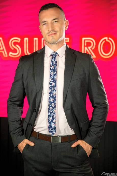 American strong bull Derek Kage and husky guy Serg Shepard love each other