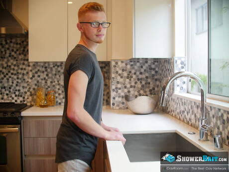 Pretty american guys well-built Wesley Woods and beefy Zach Covington fuck ass after blowjob in hot shower