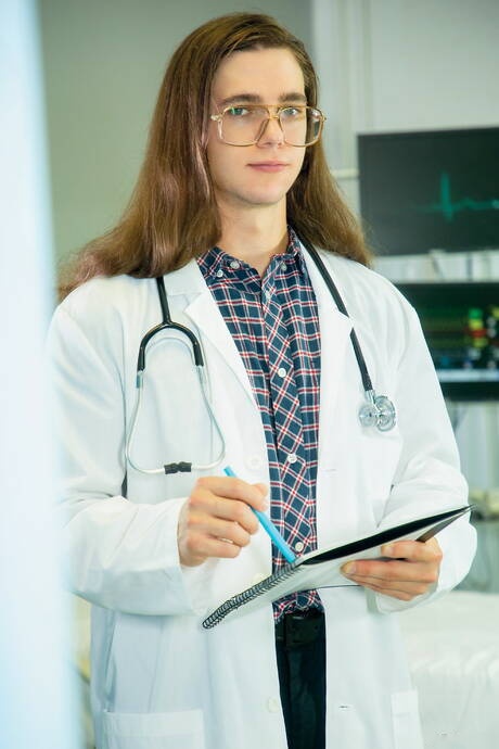 Famous americans, well-built Will Braun and pretty boy Drake Von have a hot couple scene