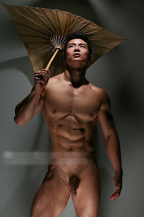 Oriental bull Peter Le undressing and showing nice butt