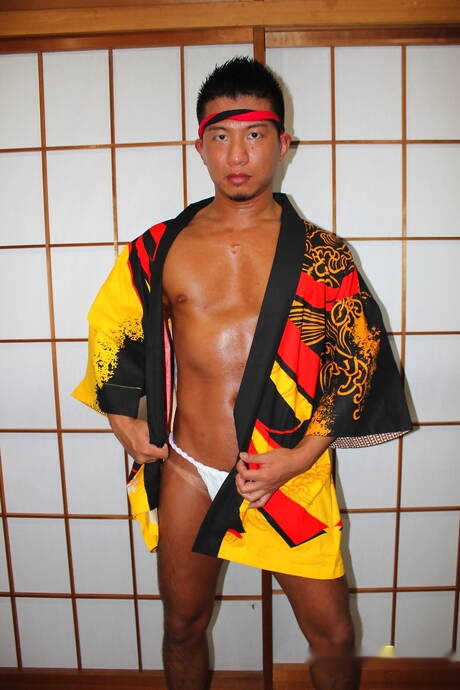 Beefcake Reach and beefcake Rikiya fuck after dick sucking