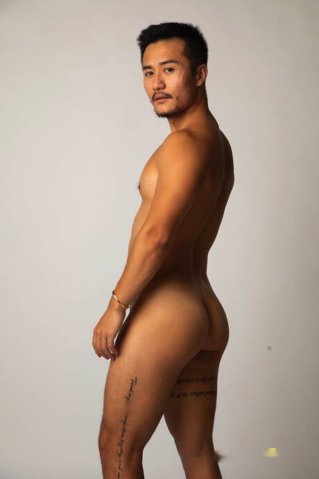 Strongman Tanner Winn and asian bull Damian Dragon fuck after dick sucking outside