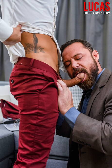 Famous americans, beefcake Beaux Banks and beefy Sergeant Miles have a hot sex