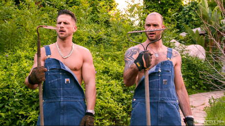 Two american guys well-built Roman Todd and hunky guy Cliff Jensen in hot ass bang outside