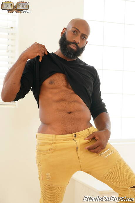 Hot boysJj Lake, Tony Orlando and Fame in hot interracial threesome ass bang in bathroom