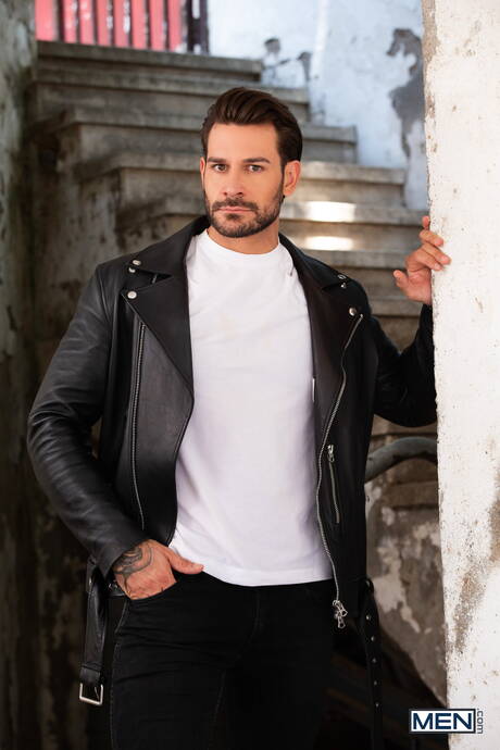 British muscular Craig Marks and american muscular Papi Kocic have a good anal sex outdoor