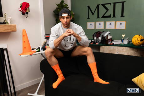 Two american guys bodybuilder Dom King and beefy Michael Vente fuck ass after blowjob