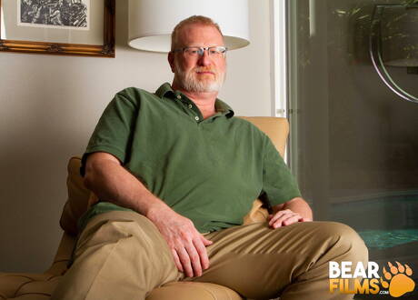 American muscular Rusty Mcmann get naked and showing hot butt