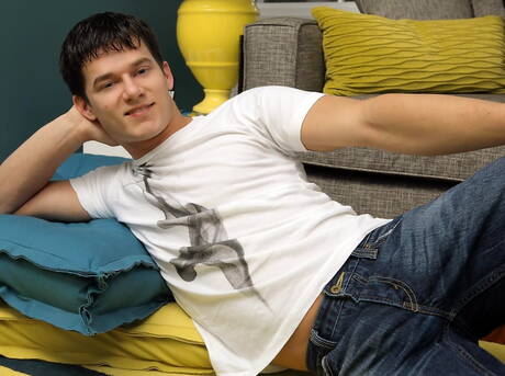 American tough guy Chip Tanner and strongman Vinny Dias have a good oral sex