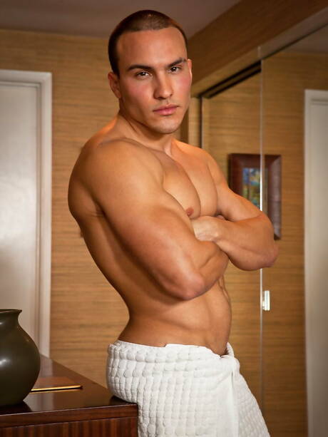 Muscular Marcel Cruz jack off his dick