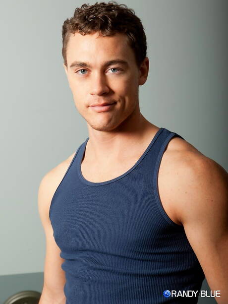 Bull Cole Markum jack off his cock