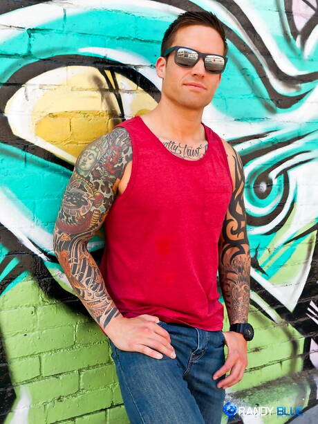 American stars husky guy Chris Bines and superstud Jordan Levine in cock sucking scene outside