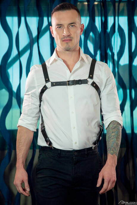 American pornstars bull Derek Kage and hunky guy Sean Xavier make an interracial love