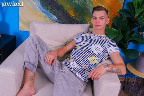 Stud Tommy Gold get naked and showing hot ass