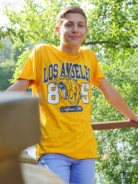 Twink Timmy Cole posing naked and showing tight butt outside