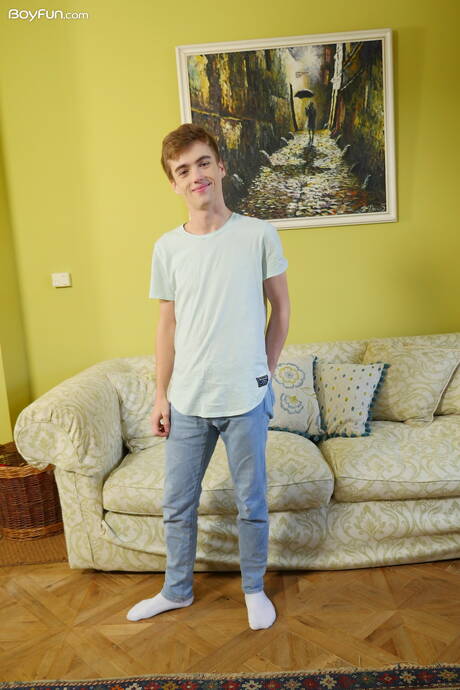 American young dude Tannor Reed shows a beautiful body