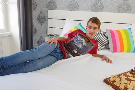 Hot twink Ron Negba undressing and showing his butt