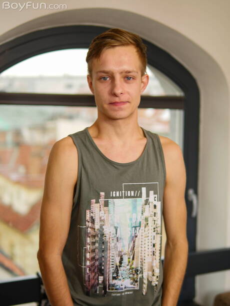 Young Ben Kingston get naked and showing hot ass