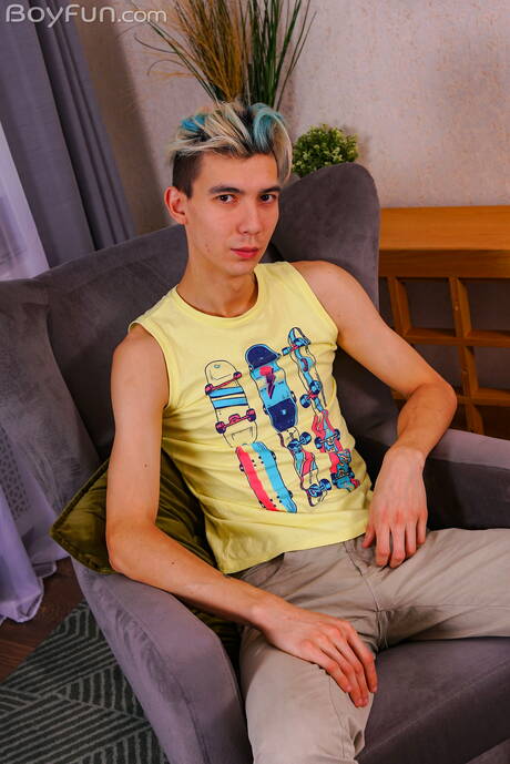 Hot twink Jay Hammel jerk off his dick